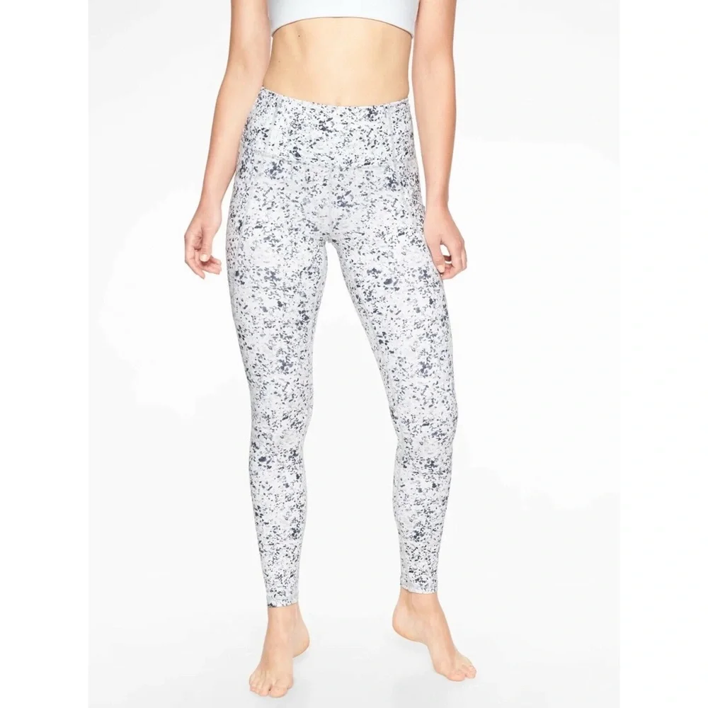 Athleta Sandstone Salutation Tight Stash Pocket White